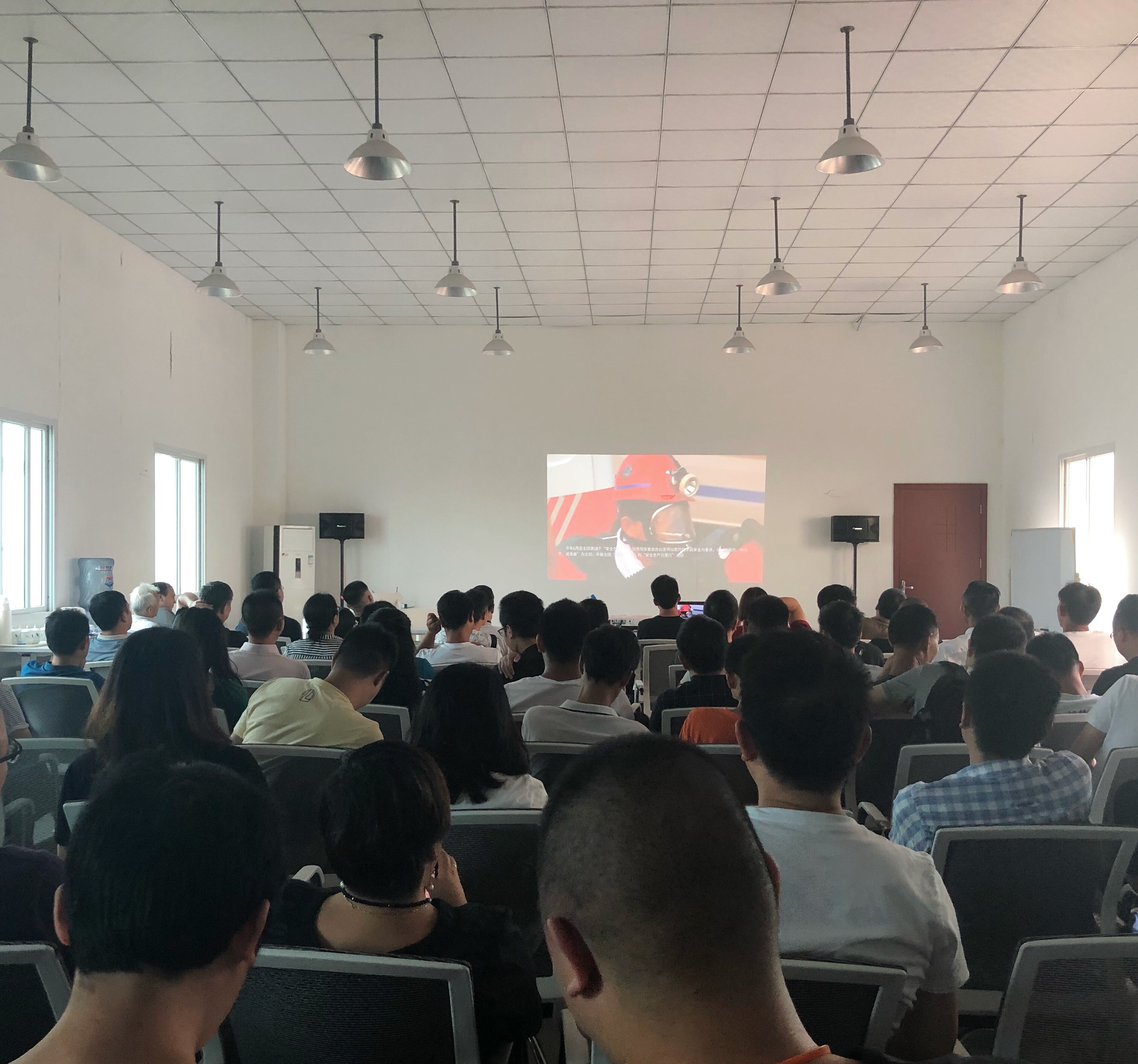 1561104122738843.jpg 博達(dá)公司全體職工觀看《安全警示教育片》.jpg