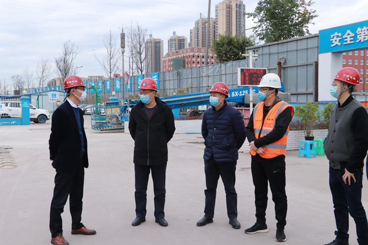 1582880498381341.jpg 到內(nèi)江市體育中心項(xiàng)目了解項(xiàng)目復(fù)工情況2020.2.28.JPG