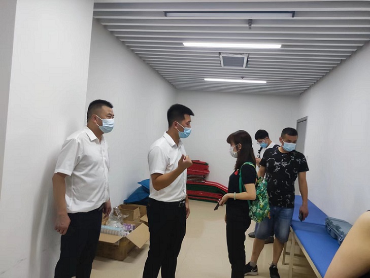 1660696499350997.jpg 醫(yī)務(wù)室檢查.jpg