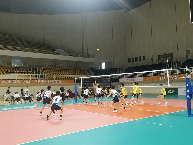 1684741881321330.jpg 圖2 首場(chǎng)比賽的拼搶現(xiàn)場(chǎng).jpg