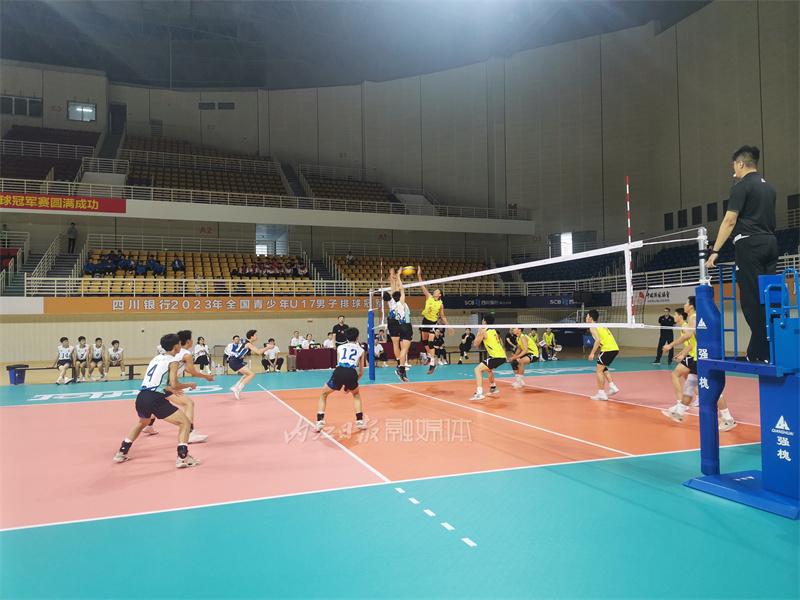 1684741889636498.jpg 圖3 內(nèi)江六中與浙大附中激烈比拼.jpg